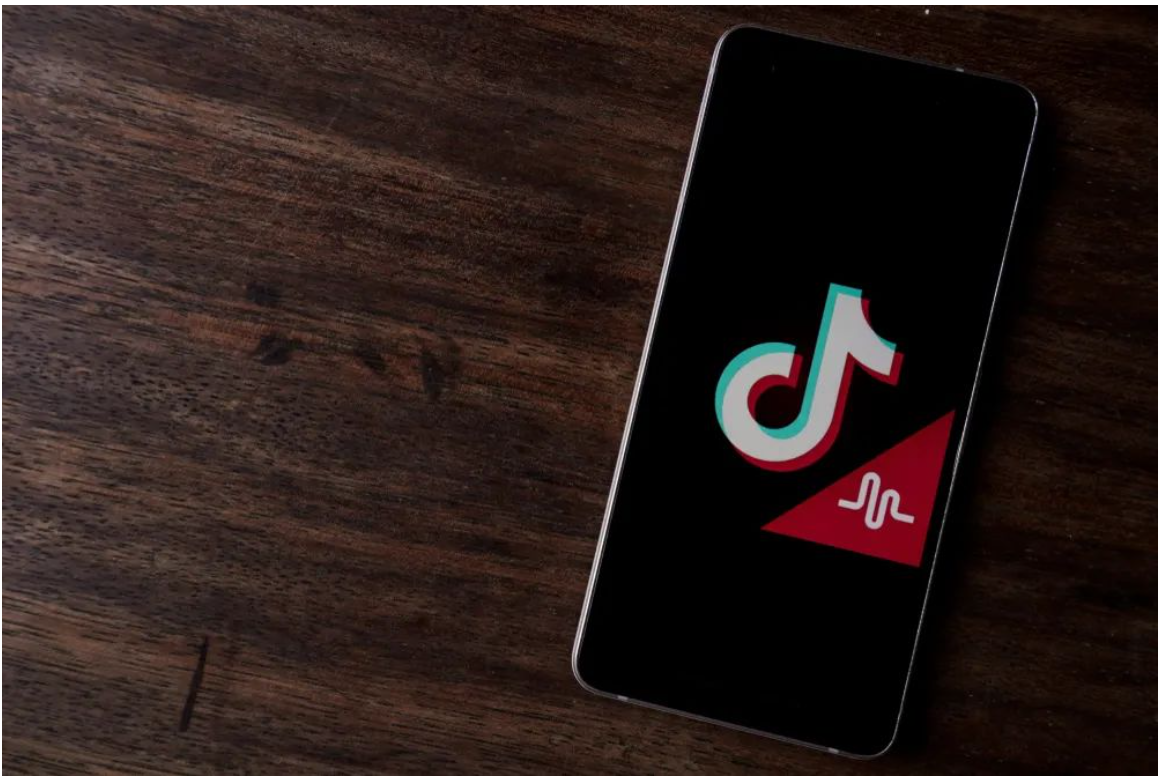 Az amerikai kongresszusi képviselők azt követelik, hogy a ByteDance 165 napon belül váljon le a TikTok-ról. Az idei év első hat hetében az iPhone-eladások Kínában éves szinten 24%-kal estek vissza.